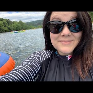 Meet your Posher, Adrienne